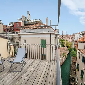 https://suite-1241-terrace-dorsoduro.hotelinveneto.com