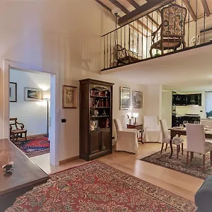 Apartment Tornabuoni Charme, Florence
