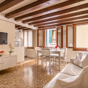 https://san-marco-joy.hotelinveneto.com