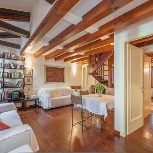 https://ca-delle-pizzocchere-a-perfect-spot-in-san-marco-sleep-8.hotelinveneto.com