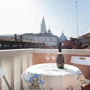 https://venice-luxury-terrace-view-of-san-marco.hotelinveneto.com